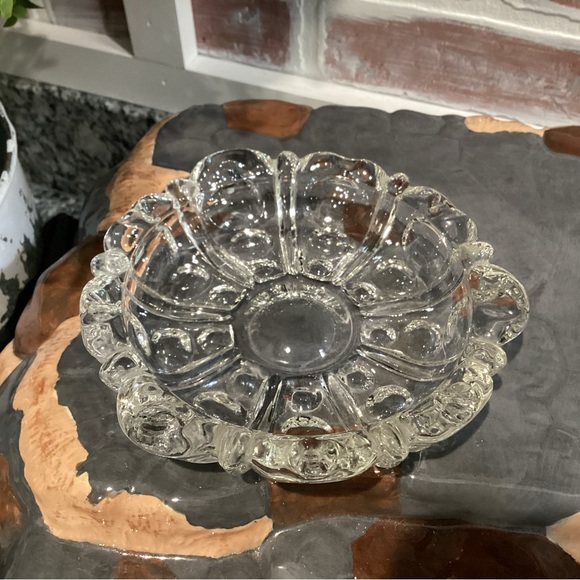 Vintage Clear Glass Ashtray - Excellent gently used condition - 9 Cigarette Slot - Picture 4 of 10